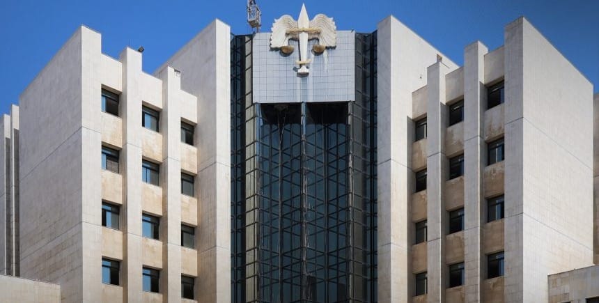 مشروع قانون العدالة الانتقالية في سوريا: ثغرات في نطاق القانون وتعريف الجرائم والضمانات القانونية